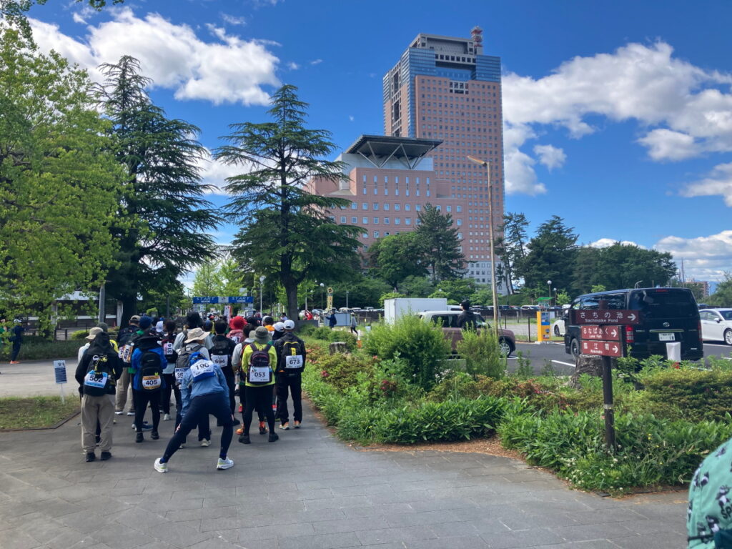 ぐんま100kmウォークのスタートの様子