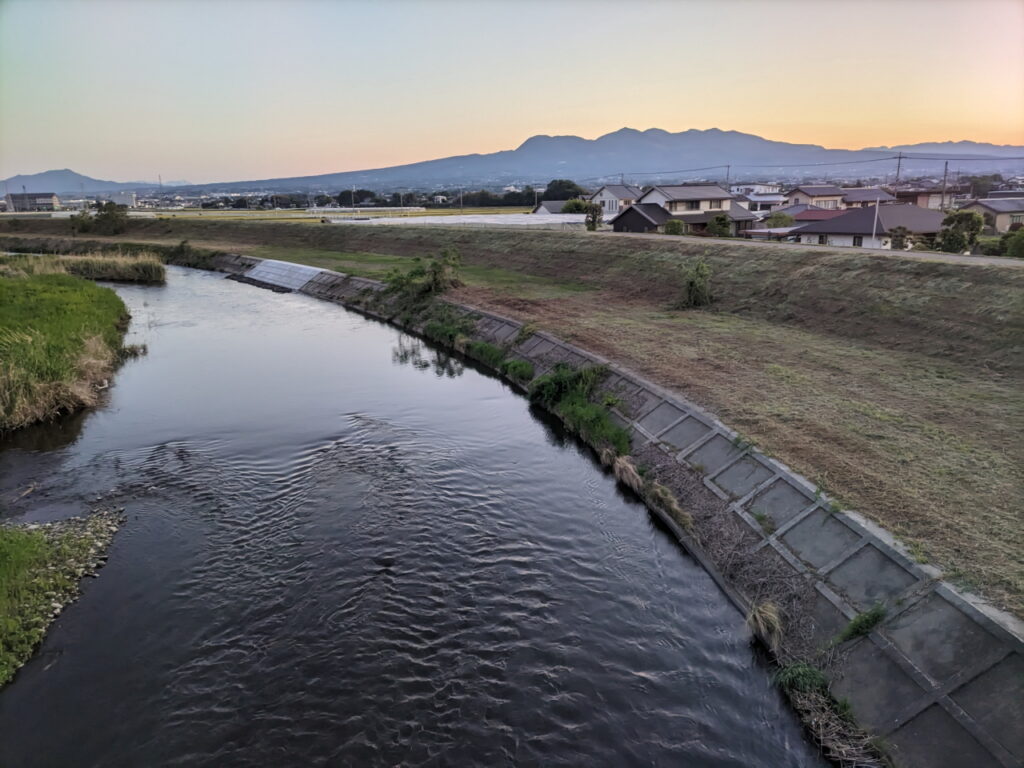 赤城山の向こうから日が昇ります