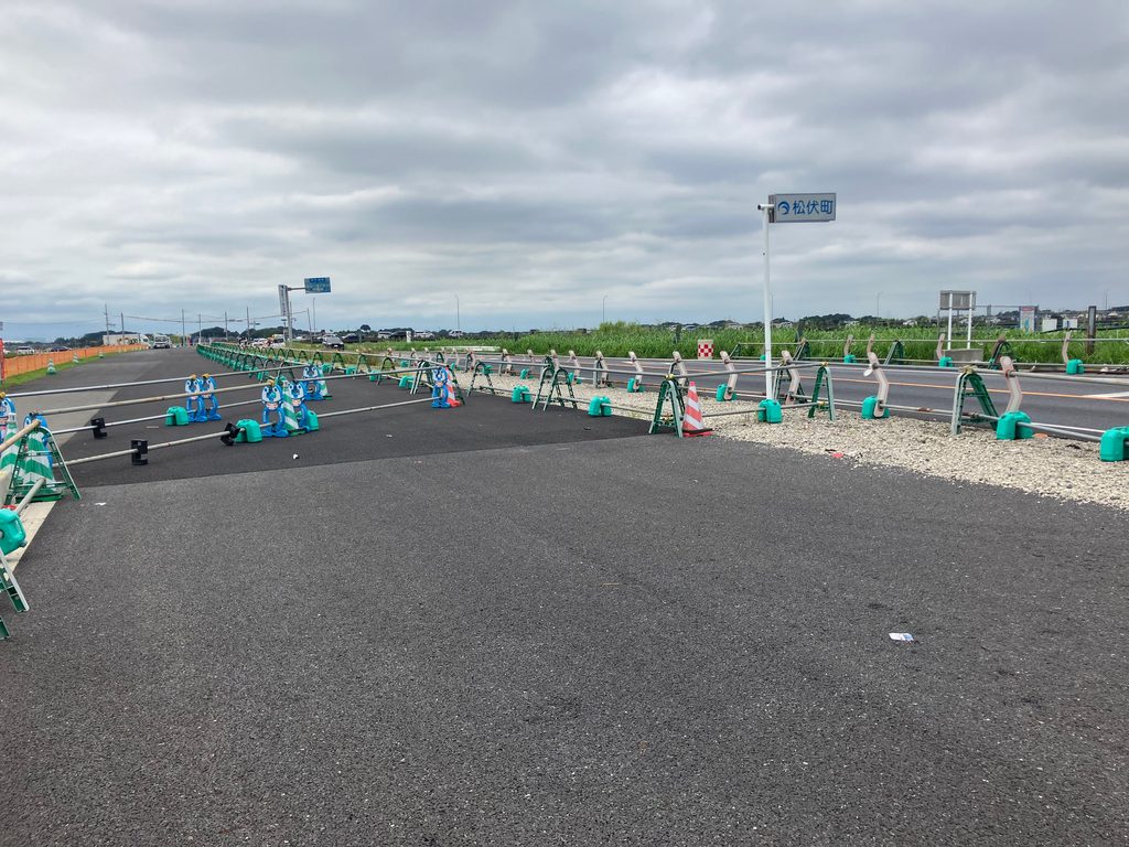 野田橋を渡った埼玉県側から見た野田橋と土手に戻る仮設通路